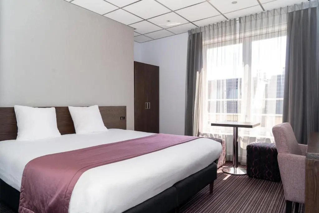 Double room (full double bed)
