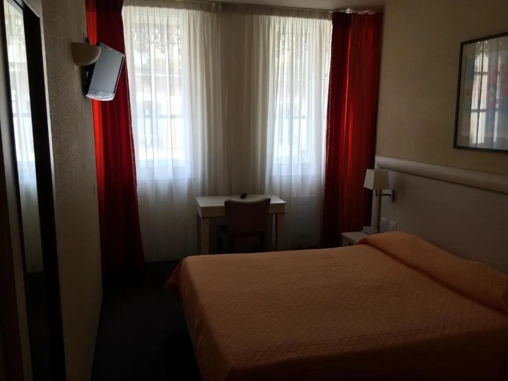 Standard Double room (full double bed)