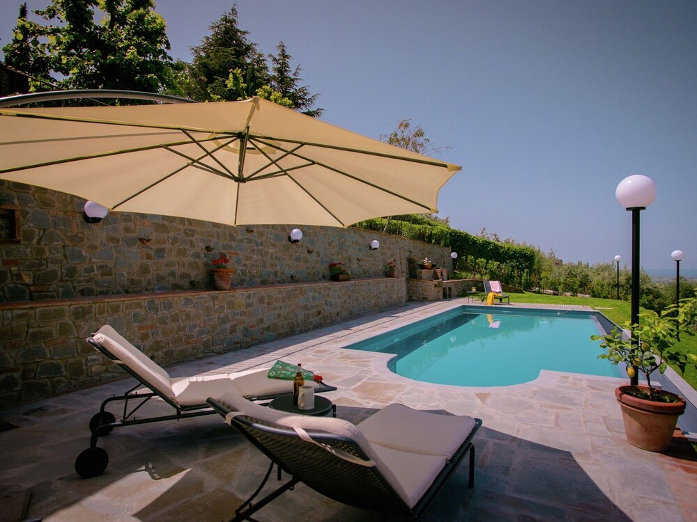 Rustic Villa in Cortona With Swimming Pool