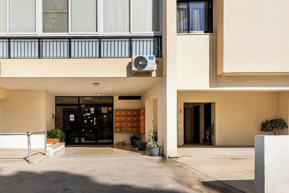 Averna - Breezy 2-BR Apt. in Larnaca