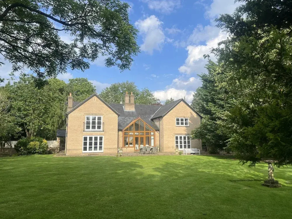 Norwich Luxury Getaway With 4 Bedrooms & Annex