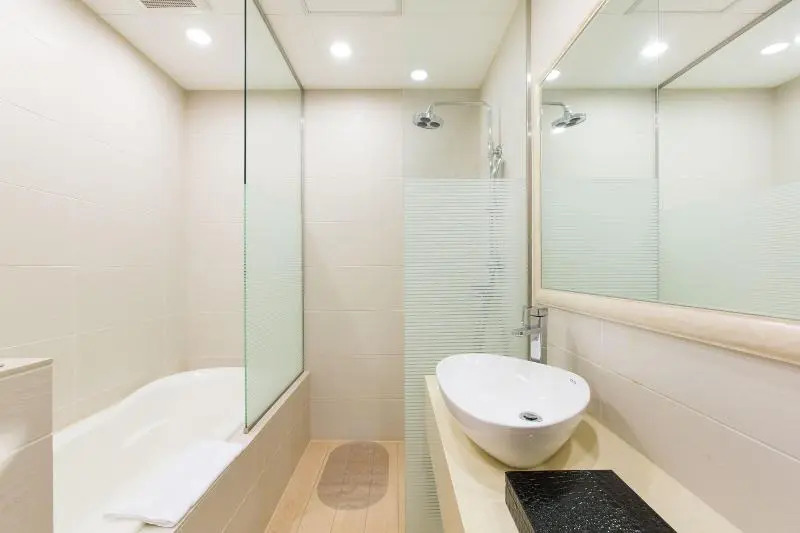 Double Suite full double bed