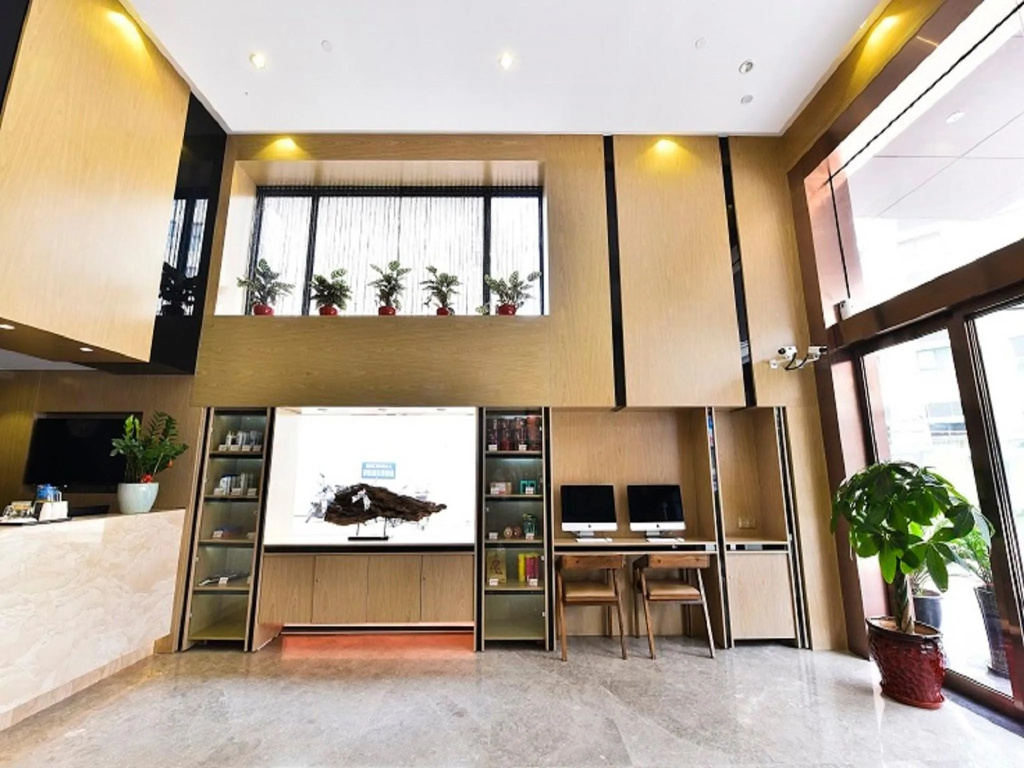 Lobby & Reception