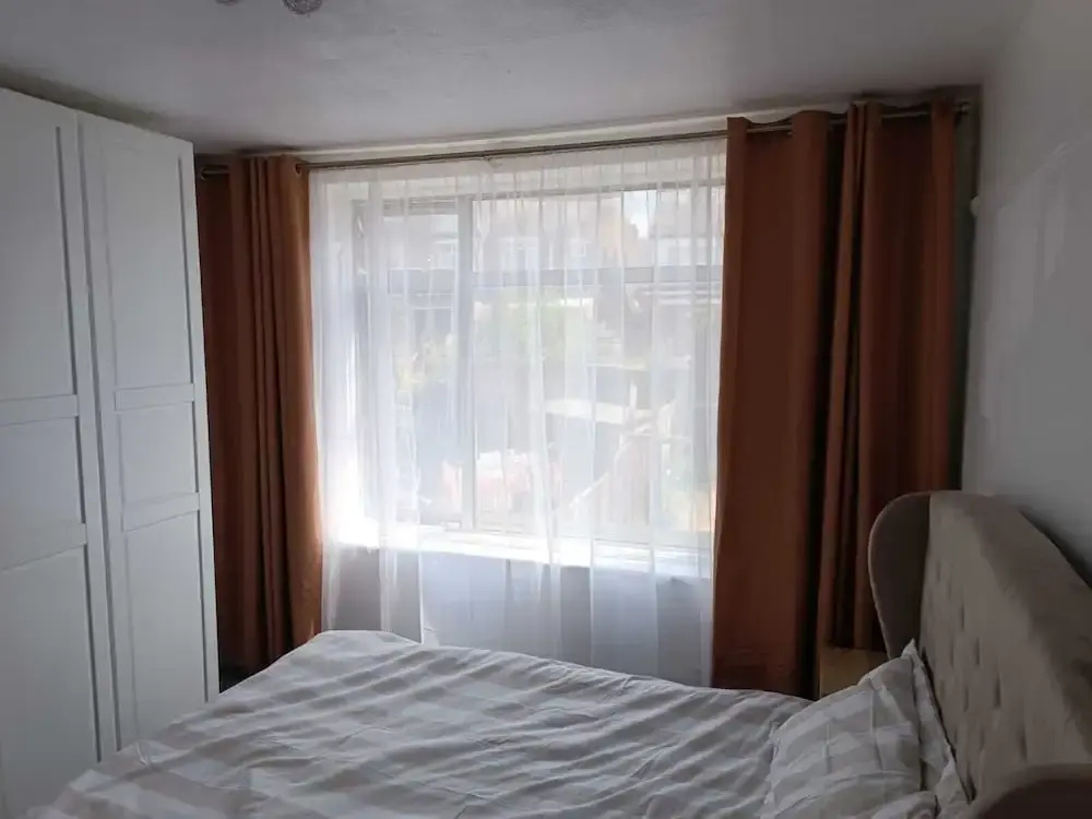 Large 4 Bed Terraced House