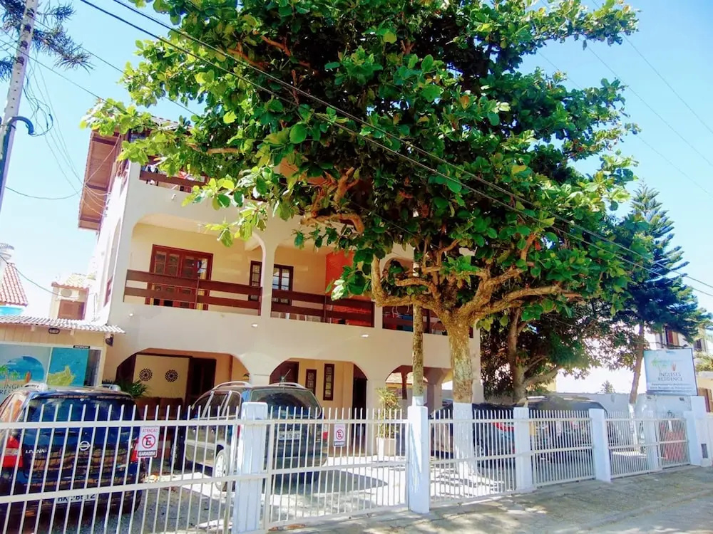 3 Bedrooms Apartment
