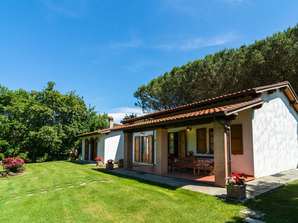 Farmhouse in Tuscany With Panoramic Pool