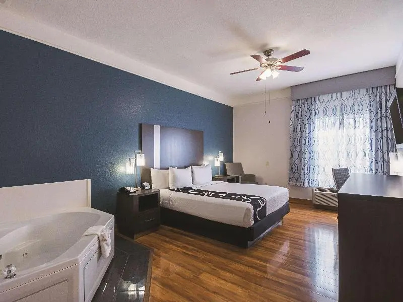 La Quinta Inn & Suites by Wyndham Kingwood Houston IAH Airpt - Chambres