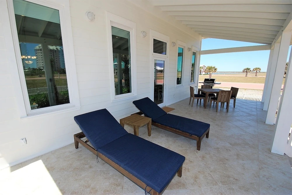 Coastal - Private Home Close To Beach & Bay 2 Bedroom Home by RedAwning