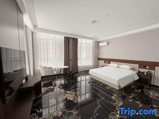 Deluxe Double room (full double bed)