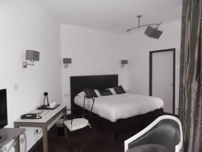 Superior Double room with garden view (full double bed)