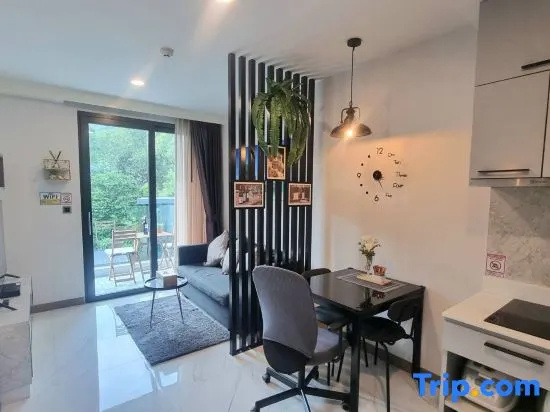B506 - 1 Bedroom Serviced Apartment Top Floor Pool View at Ao Nang Beach