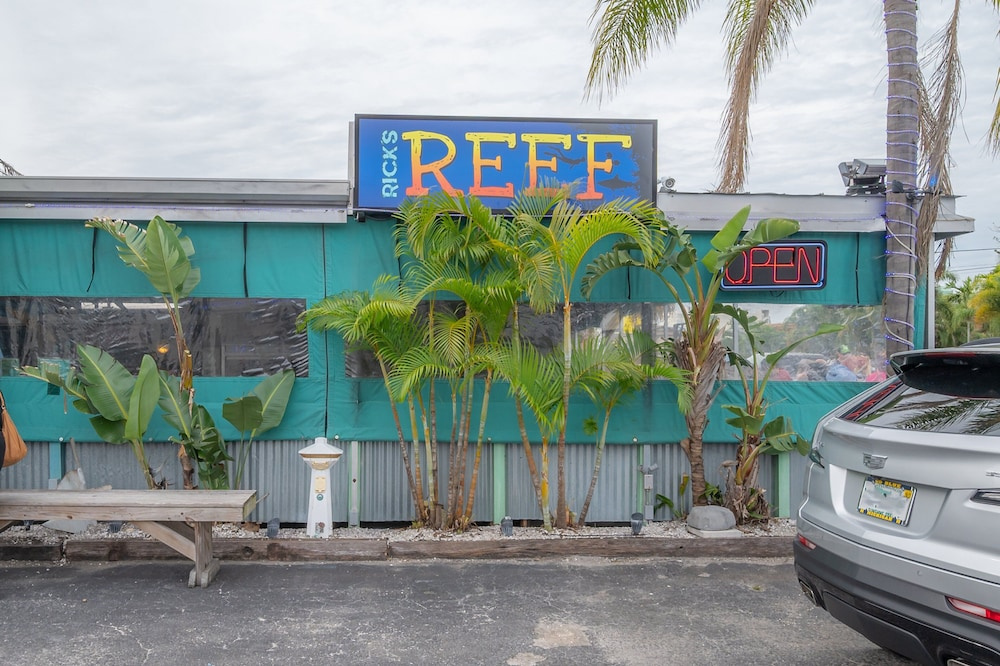 6700 Sunset Way Unit 702
