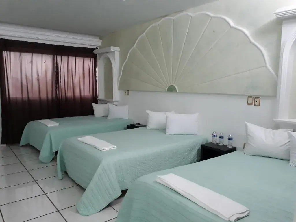 Standard Triple room