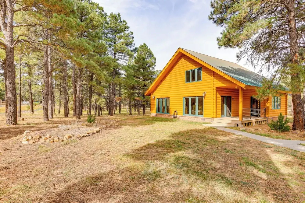 5 Mi to Dwtn: Pagosa Springs Cabin w/ Mtn Views!