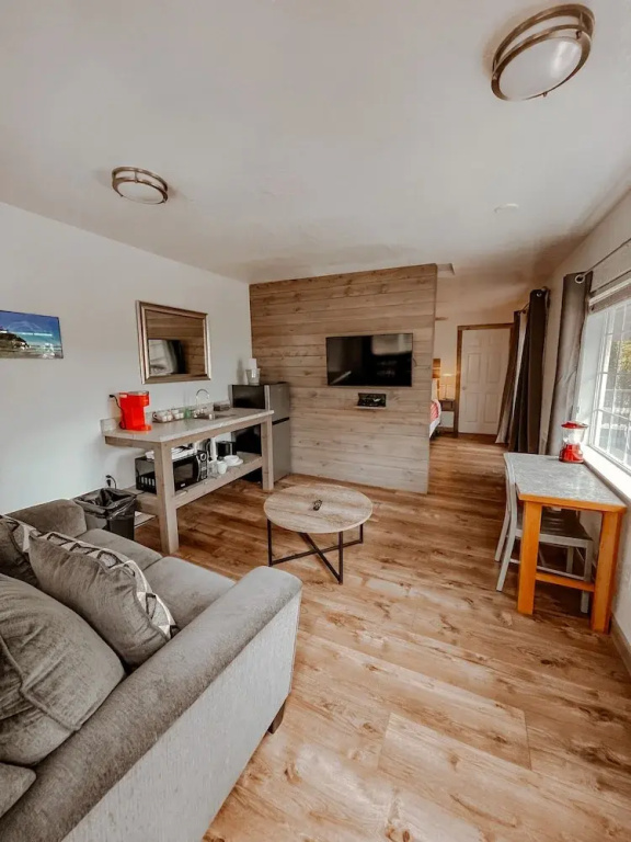 Deluxe Double Suite with balcony (full double bed)
