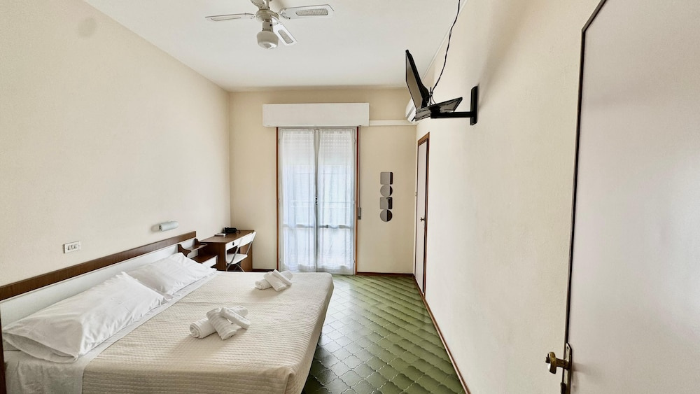 Standard Double room with balcony and with sea view (full double bed)