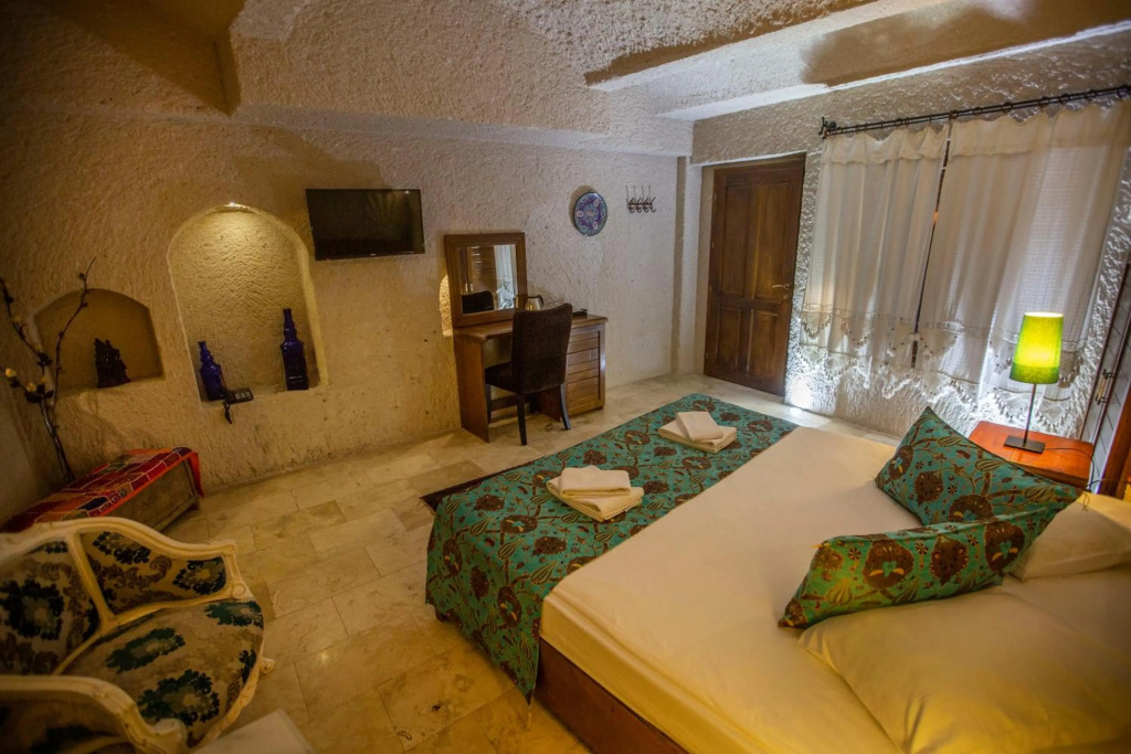 Hermes Cave Hotel — 4