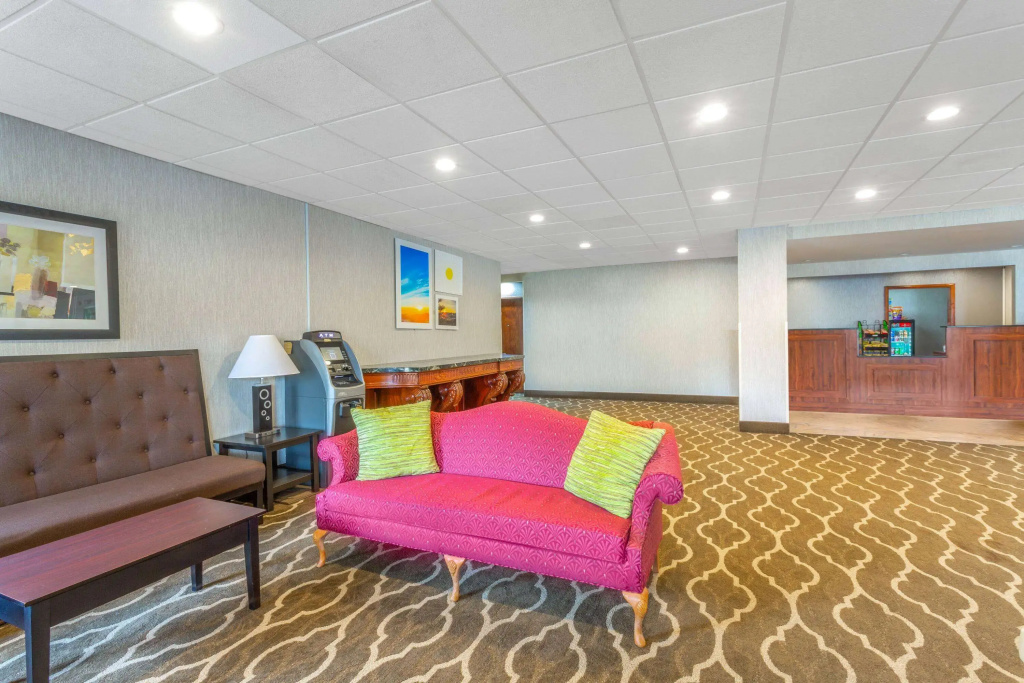 Lobby & Reception