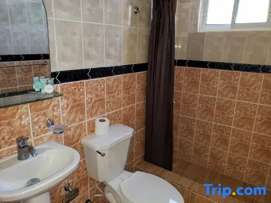Costambar Ocean Breeze - Beachfront Apartment With Pool