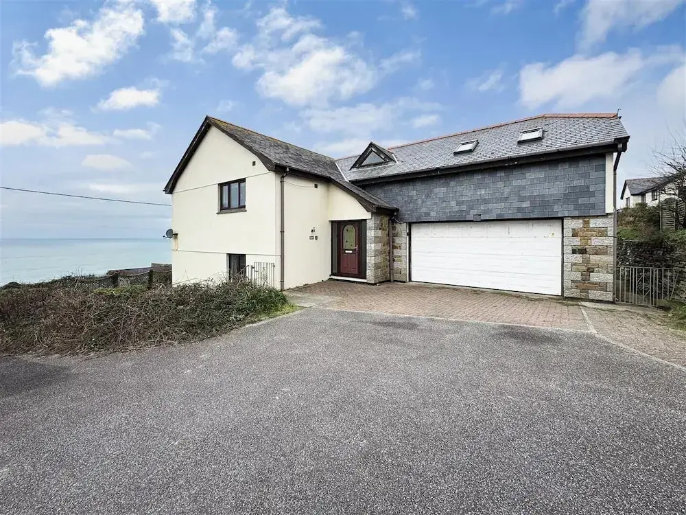 Porthleven Coastal Retreat With 5 Bedrooms