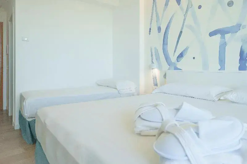Standard Triple room with balcony and with sea view