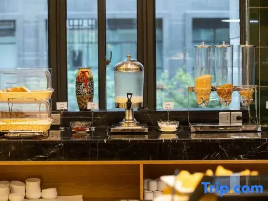 Food & Beverage