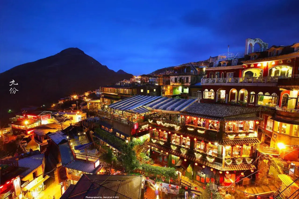Jiufen Mountains Echoed