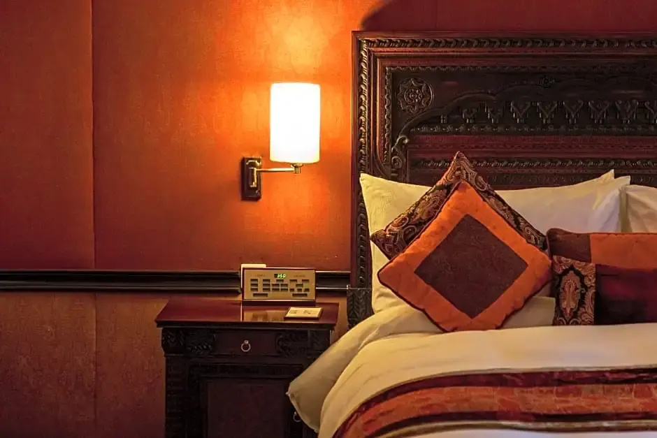 Presidential Double Suite full double bed