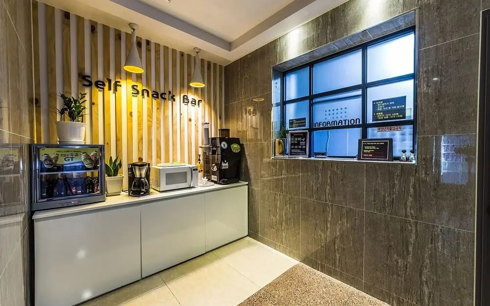 Lobby & Reception