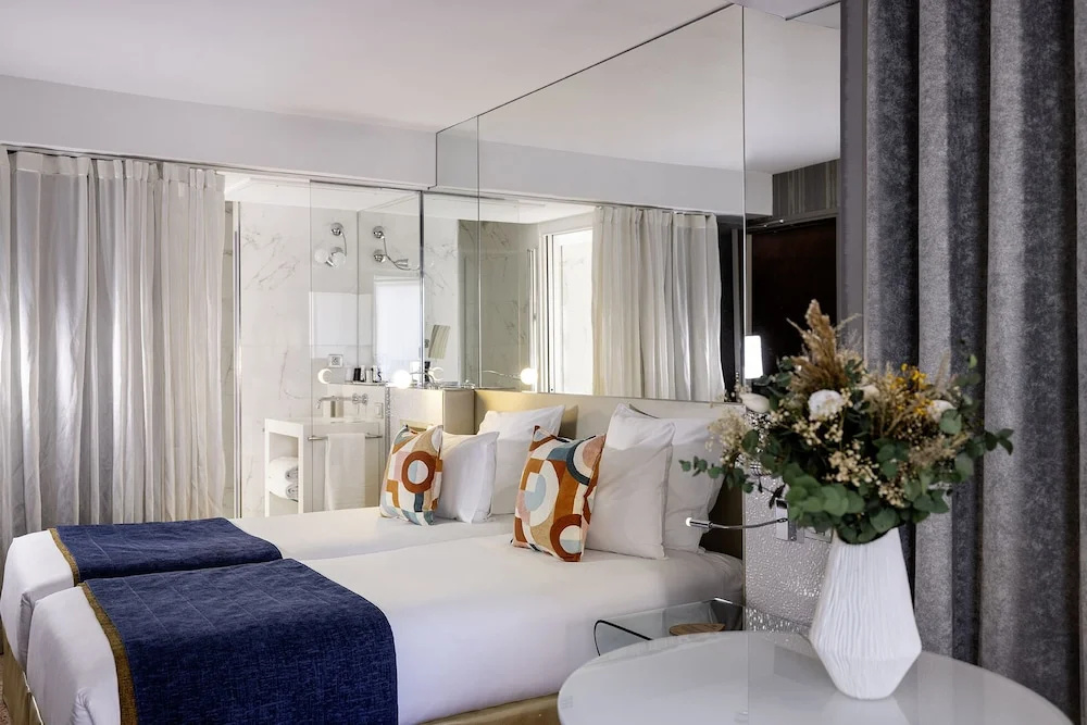 7 Eiffel Hotel 53