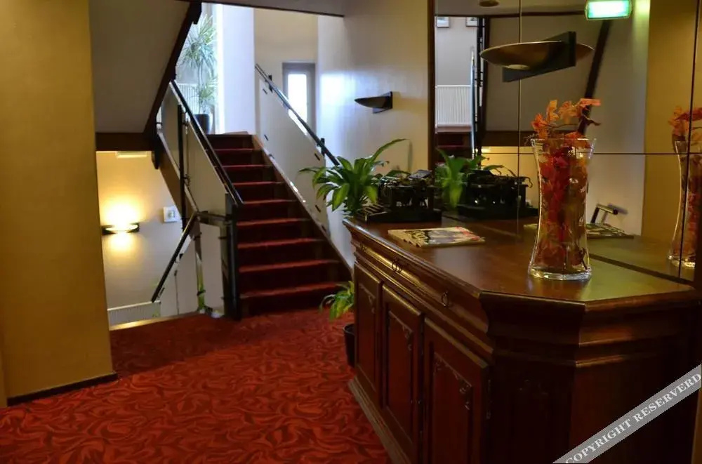 Lobby & Reception