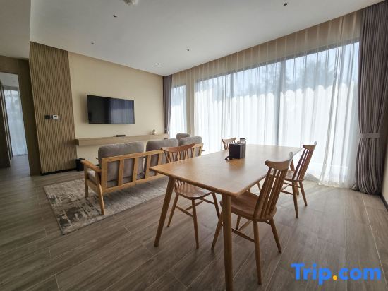 Люкс с 2 комнатами в Laya Resort Phuket Island