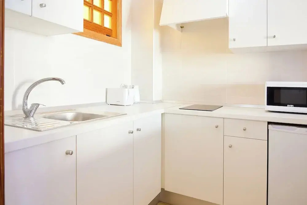2 Bedrooms Apartment with balcony and with partial ocean view
