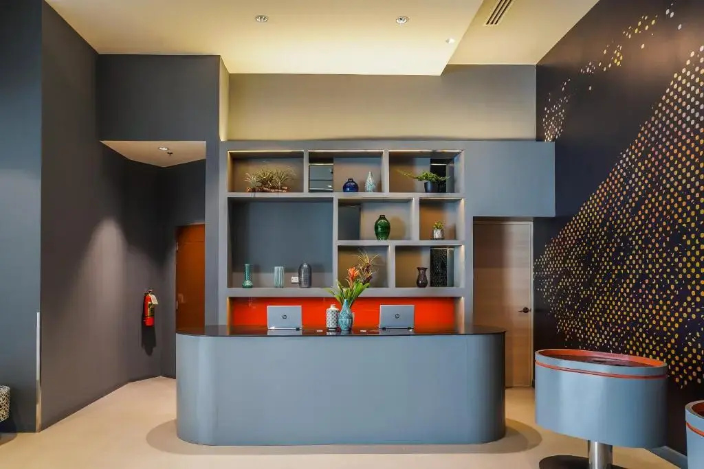 Lobby & Reception