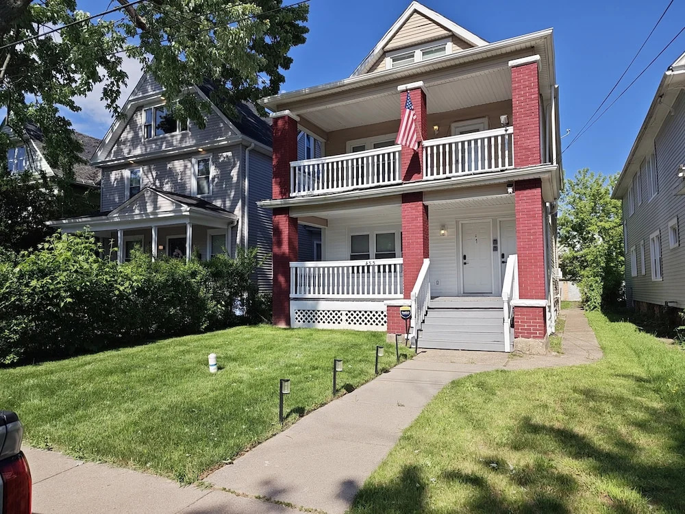 Modern Niagara Loft With Private Sunset Balcony 2 Bedroom Duplex