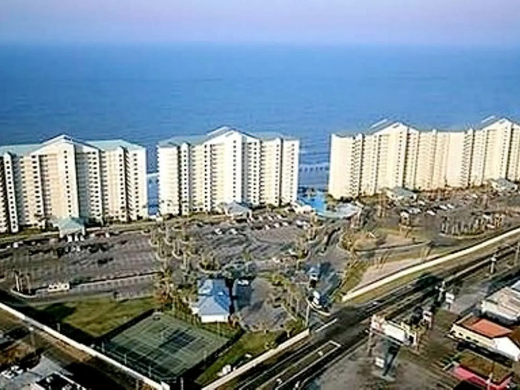 Long Beach 3 702 627852 by RedAwning