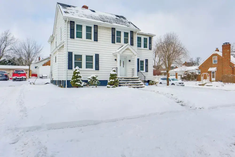 11 Mi to Dtwn Cleveland: Family Home w/ Yard