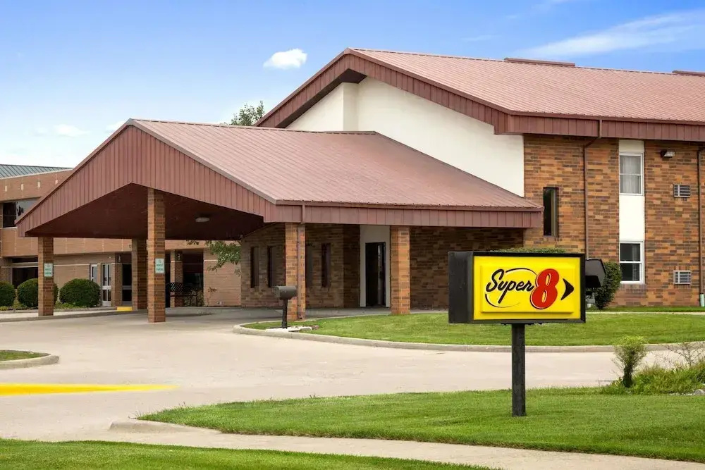 Super 8 Tuscola