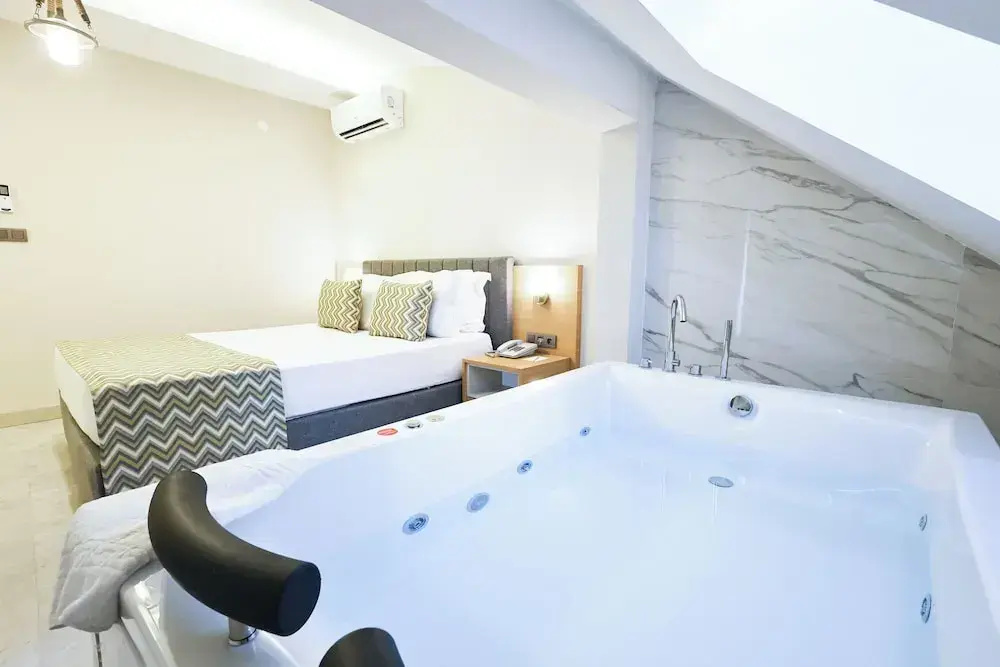 Luxury Double room with sea view (full double bed)