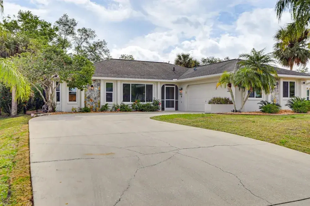 Port Charlotte Retreat w Heated Saltwater Pool