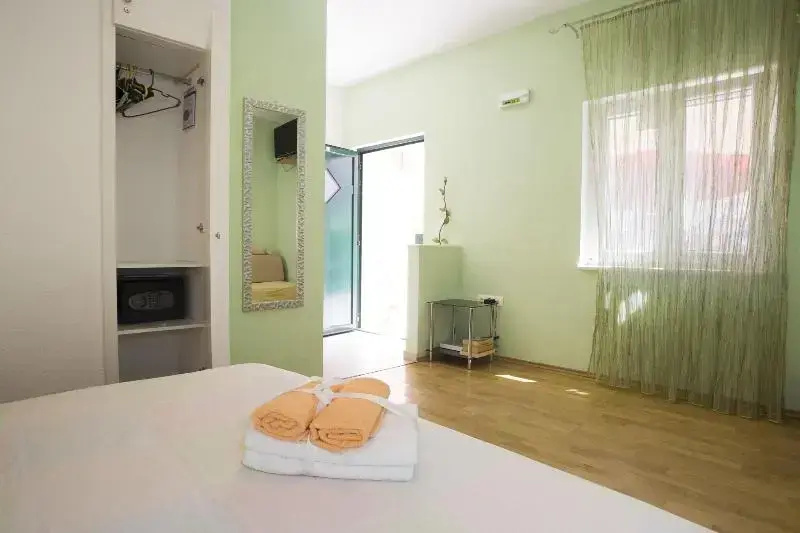 Comfort room