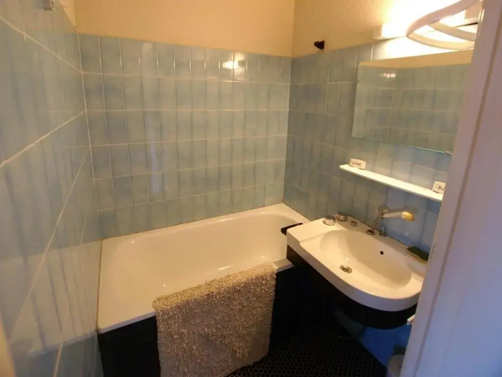 Afficher la photo 6 — Appartement Enchastrayes, 3 pièces, 6 personnes - FR-1-165A-108