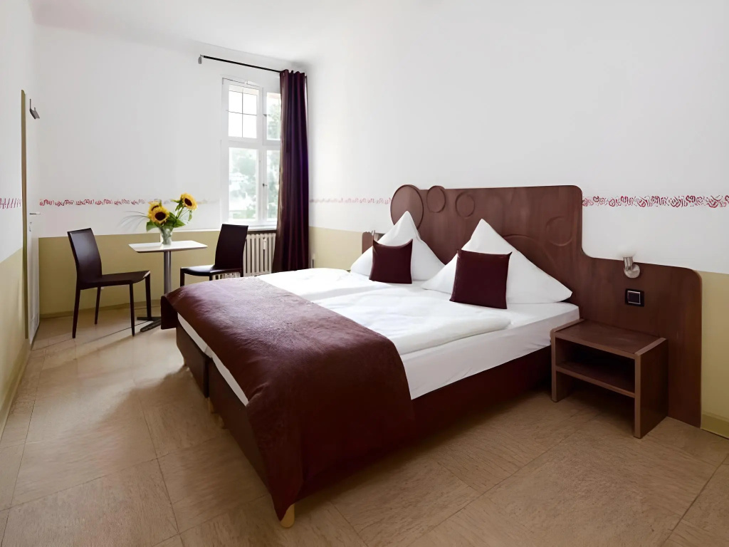 Отель Three Little Pigs Hostel Berlin в Берлине