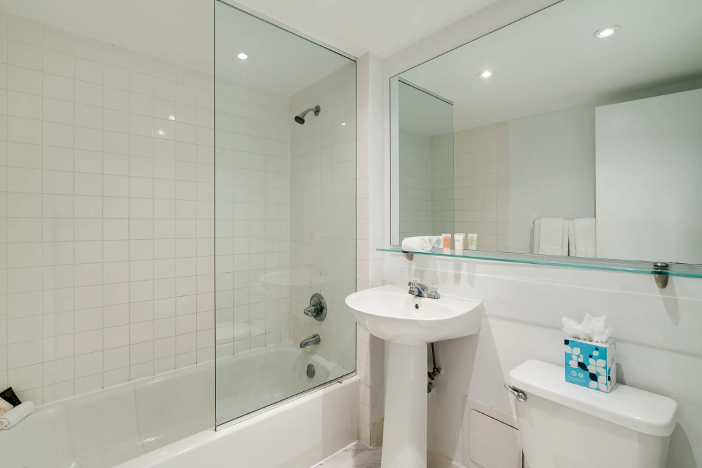 Crest Hotel Suites - Général