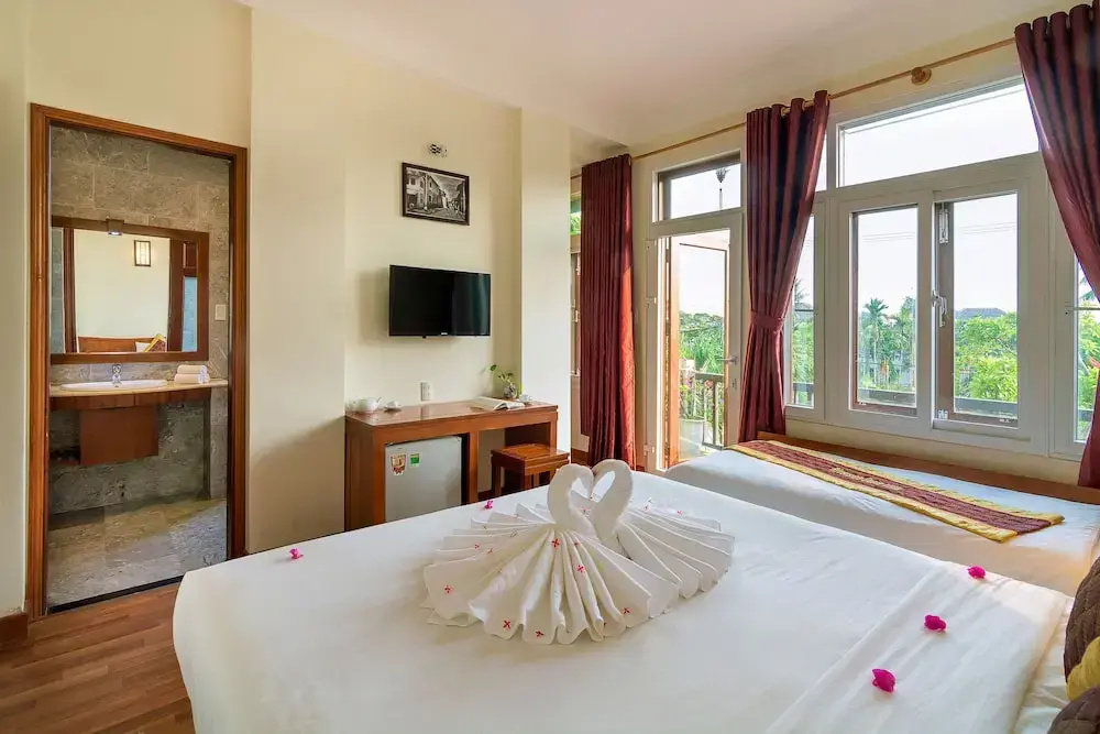 Deluxe Triple room with balcony