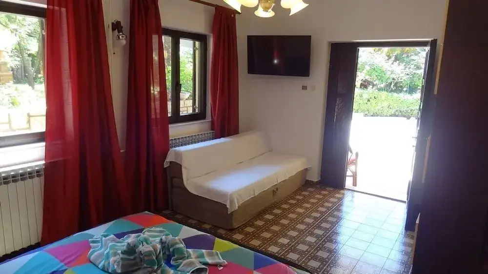Economy Suite
