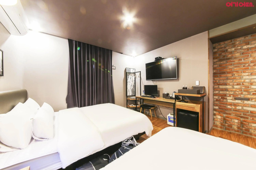 Hotel Gray — 4