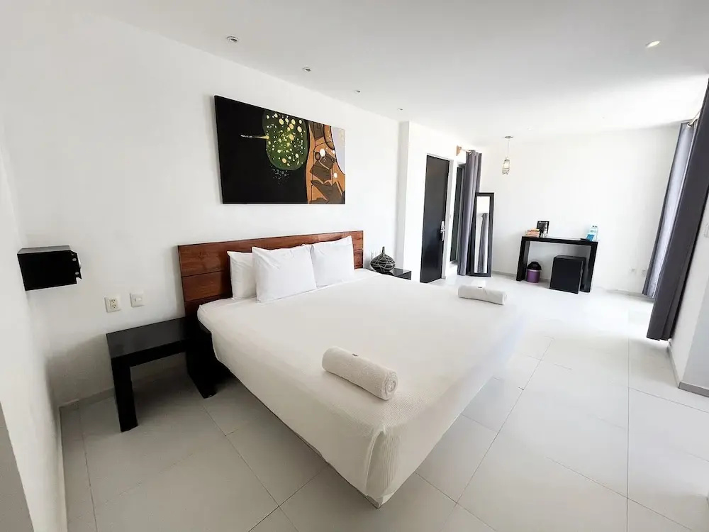 Double Junior Suite with balcony and with city view (full double bed)