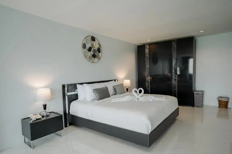 Люкс Standard с балконом в Club Bamboo Boutique Patong Beach Resort
