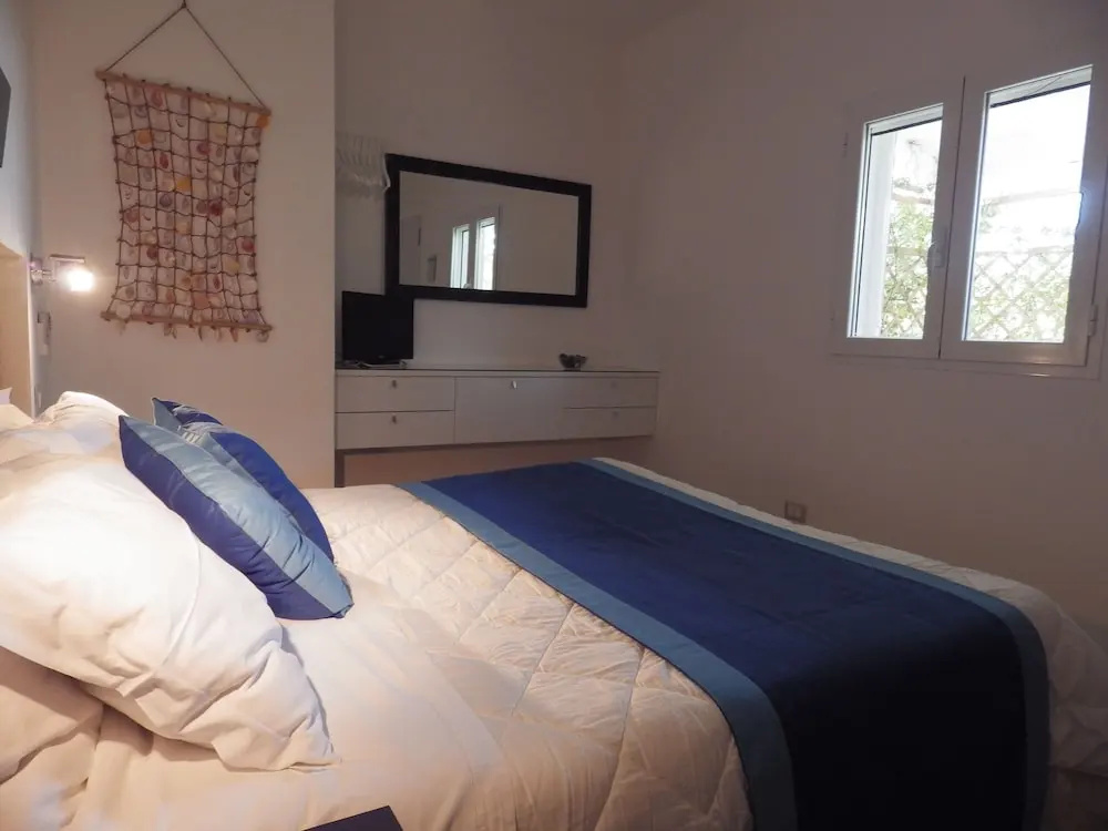 Economy room